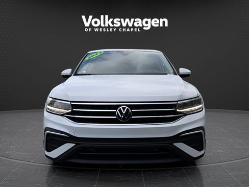 Certified 2023 Volkswagen Tiguan SE w/ Panoramic Sunroof Package FWD image 3