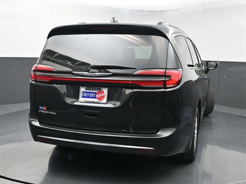 Used 2021 Chrysler Pacifica Touring-L image 43