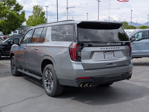 Used 2025 Chevrolet Suburban Z71 AWD/4WD image 9