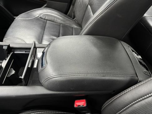 Used 2018 Ford Taurus Limited FWD image 30