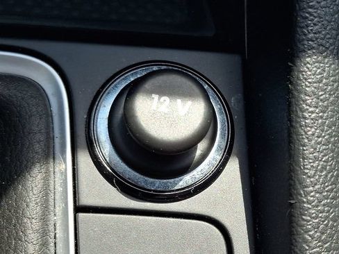 Used 2025 Volkswagen Jetta SE FWD image 25