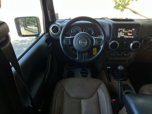 Used 2017 Jeep Wrangler Unlimited Sahara w/ Connectivity Group AWD/4WD image 27