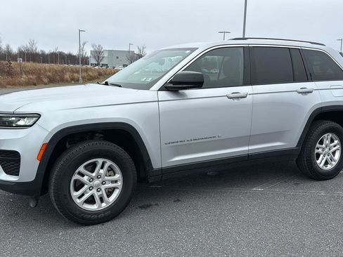 Used 2022 Jeep Grand Cherokee Laredo w/ Luxury Tech Group I image 13