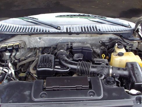 Used 2011 Ford Expedition XLT AWD/4WD image 6