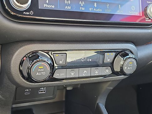 Used 2023 Nissan Kicks SR w/ SR Premium Package image 16