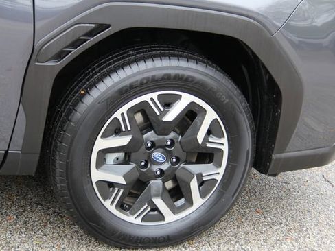 Used 2025 Subaru Forester Premium image 11