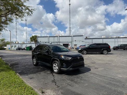 Used 2019 Toyota RAV4 XLE w/ Convenience Package image 8