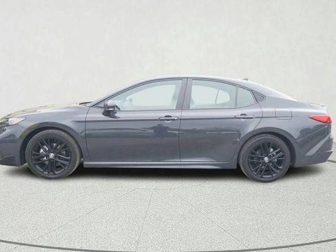 Used 2025 Toyota Camry SE FWD image 4