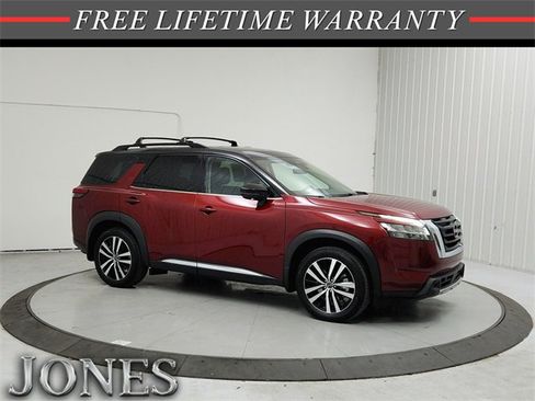 Used 2024 Nissan Pathfinder Platinum w/ Cargo Package image 1