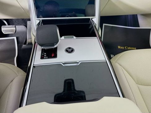 Used 2025 Land Rover Range Rover SE AWD/4WD image 19