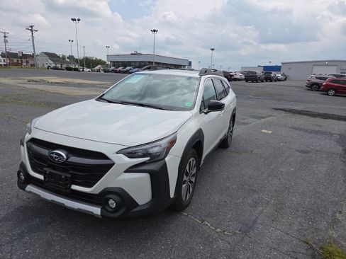 Used 2025 Subaru Outback Limited AWD/4WD image 3