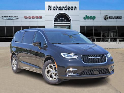 New 2024 Chrysler Pacifica Limited w/ Uconnect Theater Family Group image 1