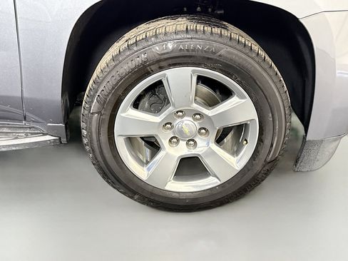 Used 2020 Chevrolet Suburban LT image 30