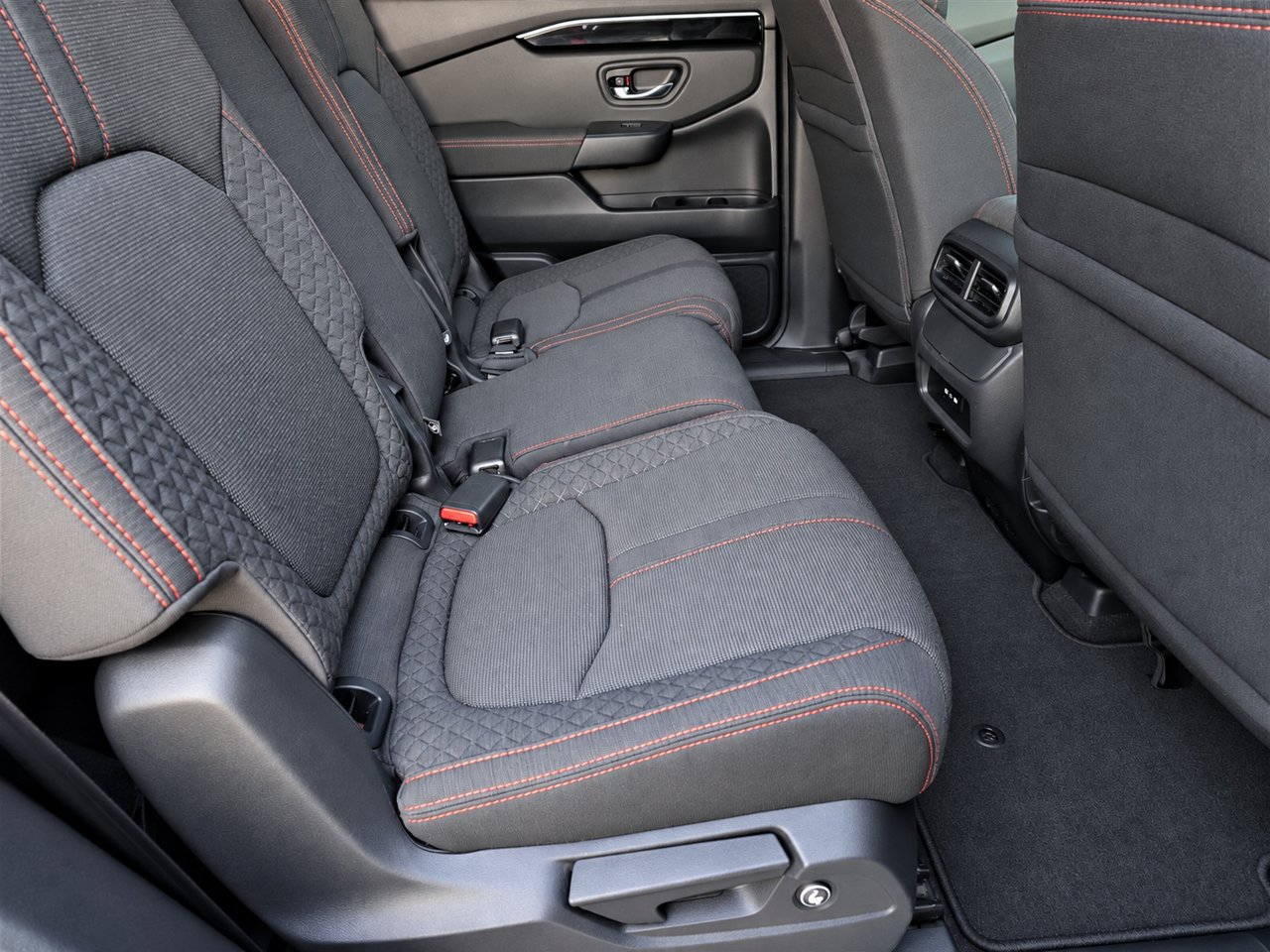 Used 2025 Honda Pilot Sport image 27