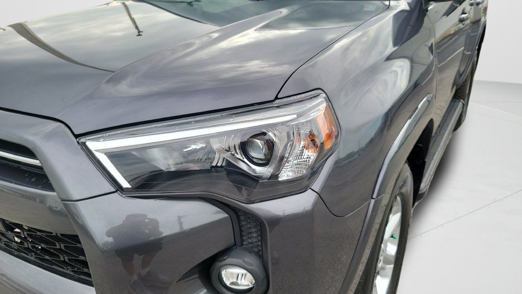Used 2023 Toyota 4Runner SR5 Premium w/ Moonroof Package AWD/4WD image 9