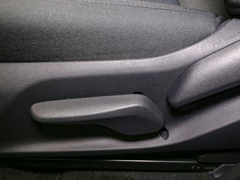 Used 2022 Toyota RAV4 LE image 40