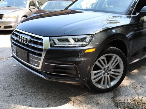 Used 2020 Audi Q5 2.0T Premium Plus w/ Premium Plus Package AWD/4WD image 2
