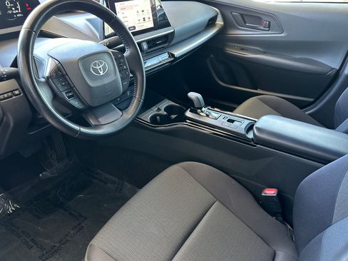 Used 2024 Toyota Prius LE FWD image 4