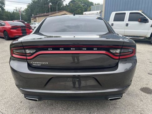 Used 2017 Dodge Charger SE AWD/4WD image 4