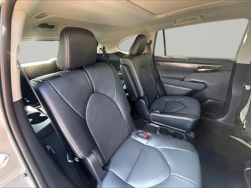 Used 2026 Toyota Highlander Platinum AWD/4WD image 25
