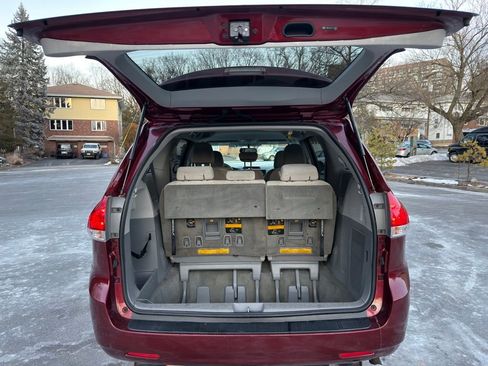 Used 2014 Toyota Sienna LE image 21