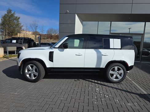 Used 2025 Land Rover Defender 110 X-Dynamic SE AWD/4WD image 9