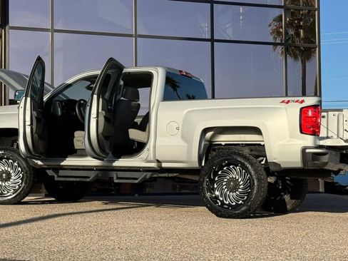 Used 2018 Chevrolet Silverado 1500 Custom w/ Trailering Package image 29