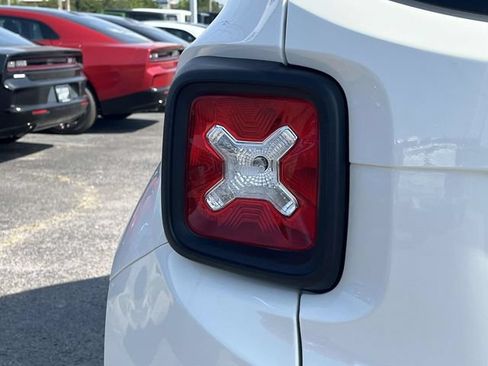 Used 2023 Jeep Renegade Trailhawk AWD/4WD image 10