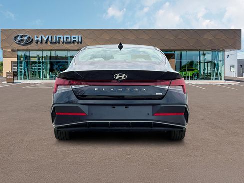 New 2025 Hyundai Elantra Limited FWD image 6
