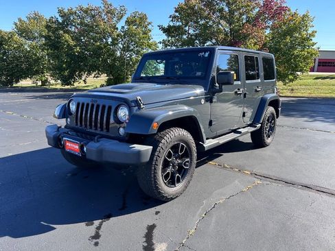 Used 2018 Jeep Wrangler Unlimited Sahara image 7