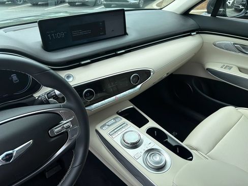 Used 2024 Genesis GV70 2.5T w/ Advanced Package AWD/4WD image 30