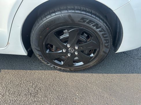 Used 2018 MAZDA MAZDA3 Sport FWD image 24