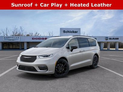 New 2026 Chrysler Pacifica Limited w/ S Appearance Package