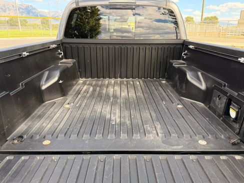 Used 2020 Toyota Tacoma TRD Off-Road AWD/4WD image 19