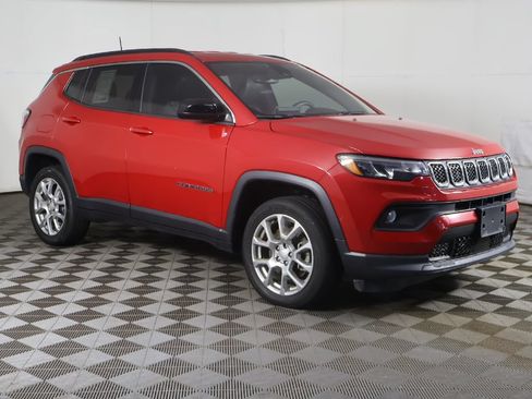 Used 2023 Jeep Compass Latitude AWD/4WD image 43