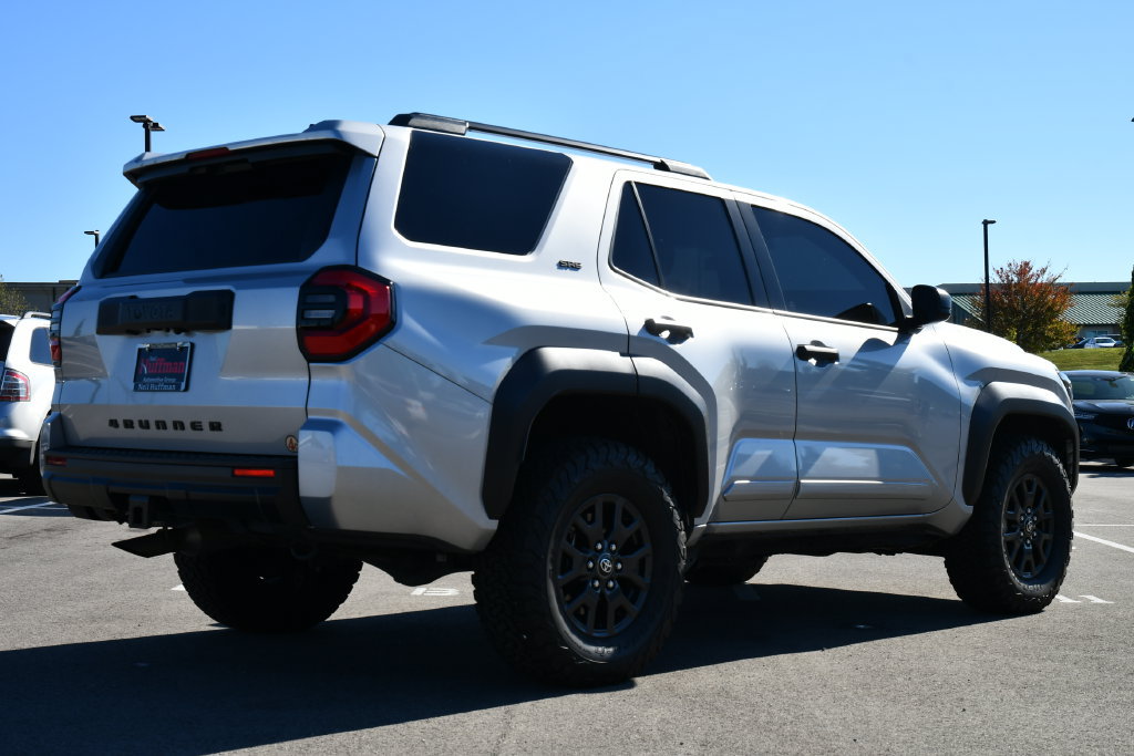 Used 2025 Toyota 4Runner SR5 AWD/4WD image 10