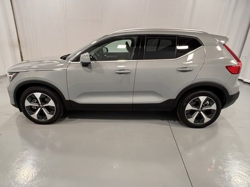 Certified 2025 Volvo XC40 B5 Plus image 9