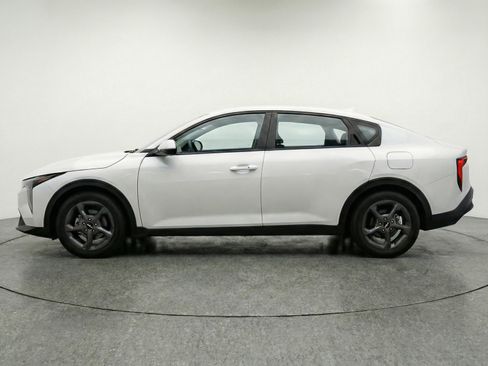 Used 2025 Kia K4 LXS image 5