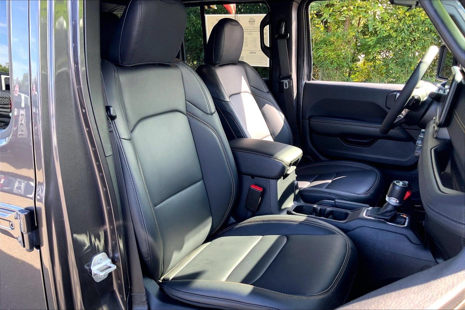 Certified 2025 Jeep Wrangler Unlimited Sahara w/ Safety Group AWD/4WD image 7