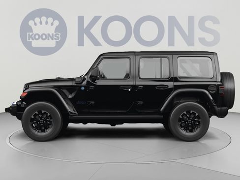 Used 2025 Jeep Wrangler Unlimited Rubicon AWD/4WD image 2