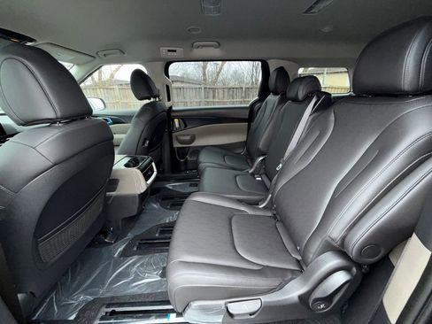 New 2026 Kia Carnival image 25