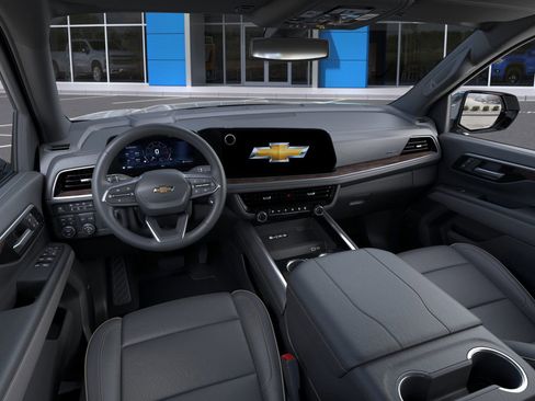 New 2026 Chevrolet Suburban Premier w/ Sun And Tow Package AWD/4WD image 13