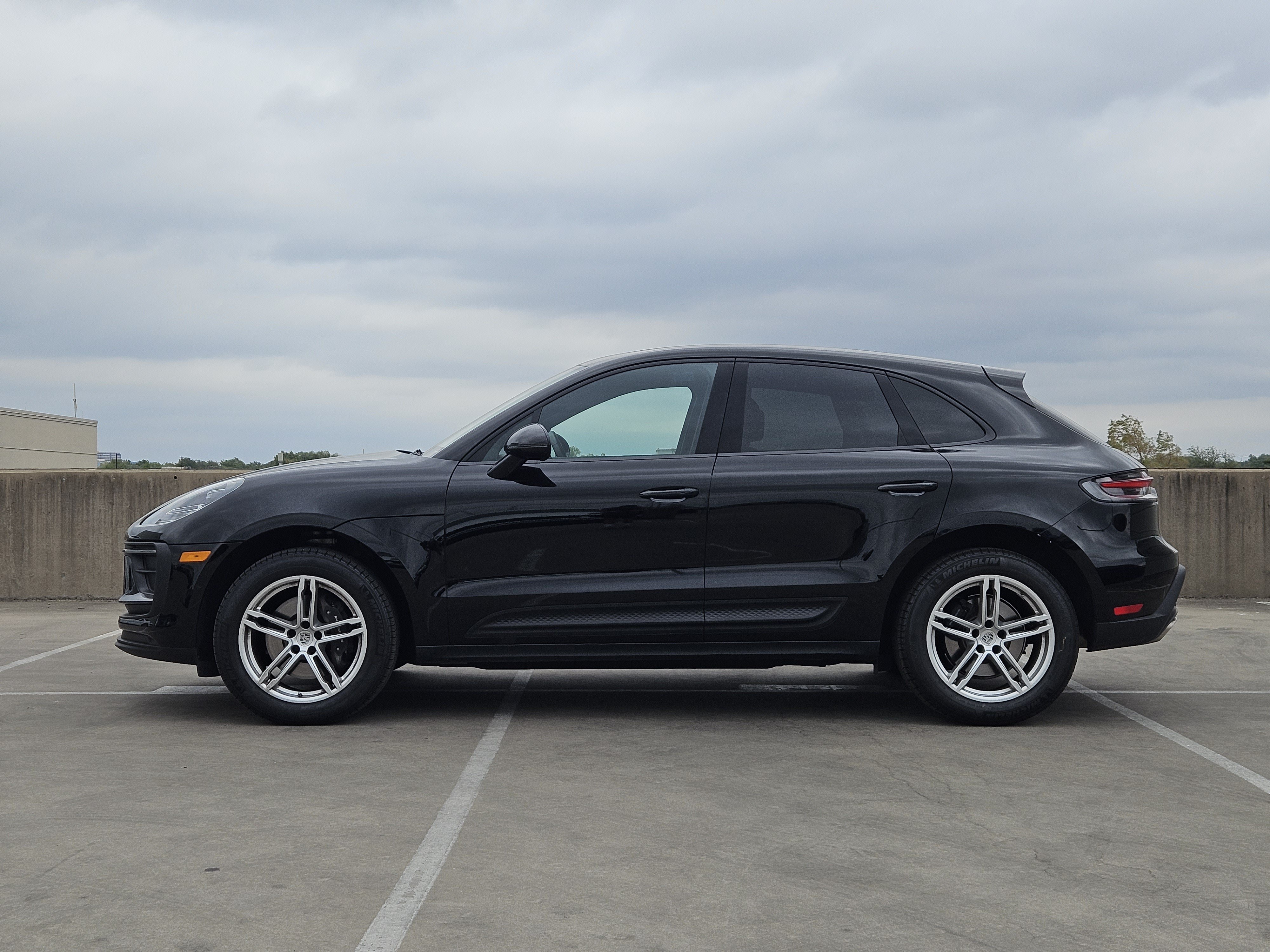 Certified 2026 Porsche Macan AWD/4WD image 2