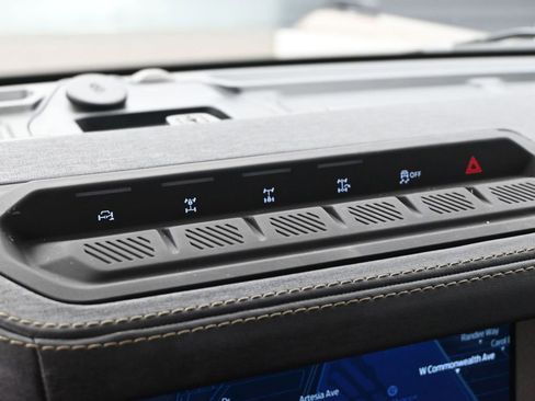 Used 2025 Ford Bronco Badlands image 18