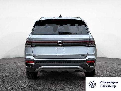 New 2025 Volkswagen Taos SE image 4