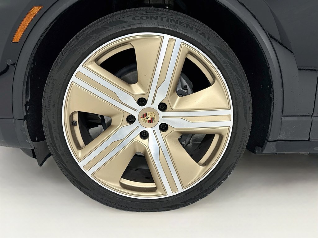 Certified 2024 Porsche Macan 4 Electric AWD/4WD image 11