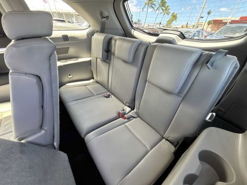 Used 2019 Toyota Highlander SE FWD image 25