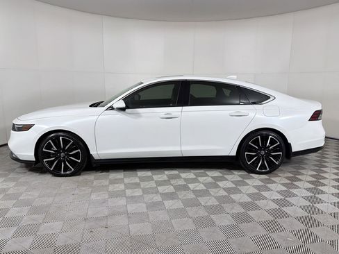 Used 2025 Honda Accord Touring image 2