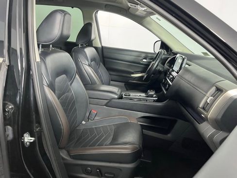 Used 2023 Nissan Pathfinder Platinum w/ Cargo Package image 31