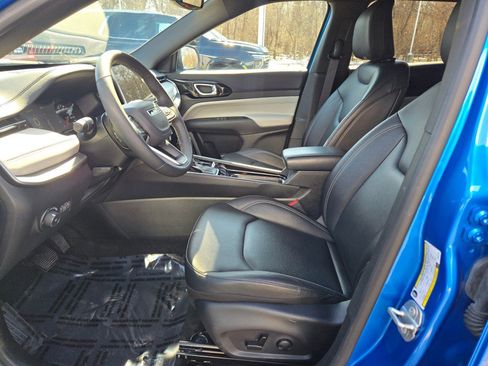 Used 2025 Jeep Compass Limited image 22